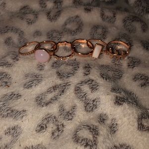 Set of 6 rose gold rings